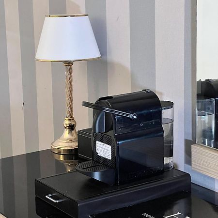 เลอบรอง Hotel ปารีส ภายนอก รูปภาพ