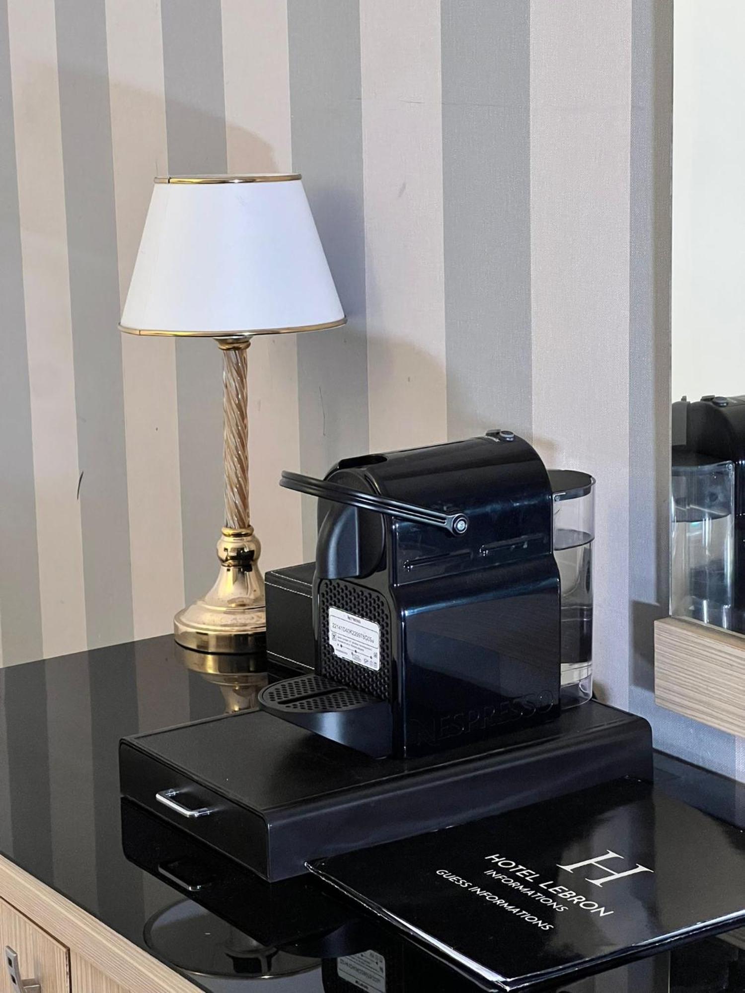เลอบรอง Hotel ปารีส ภายนอก รูปภาพ
